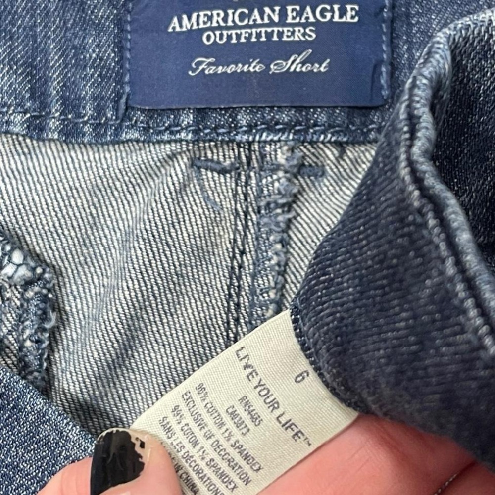 lowrise American Eagle dark wash mini shorts with cute pocket detailing - Picture 3 of 8